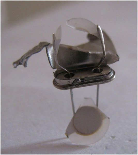 What is Inside a Crystal Oscillator and How it Works